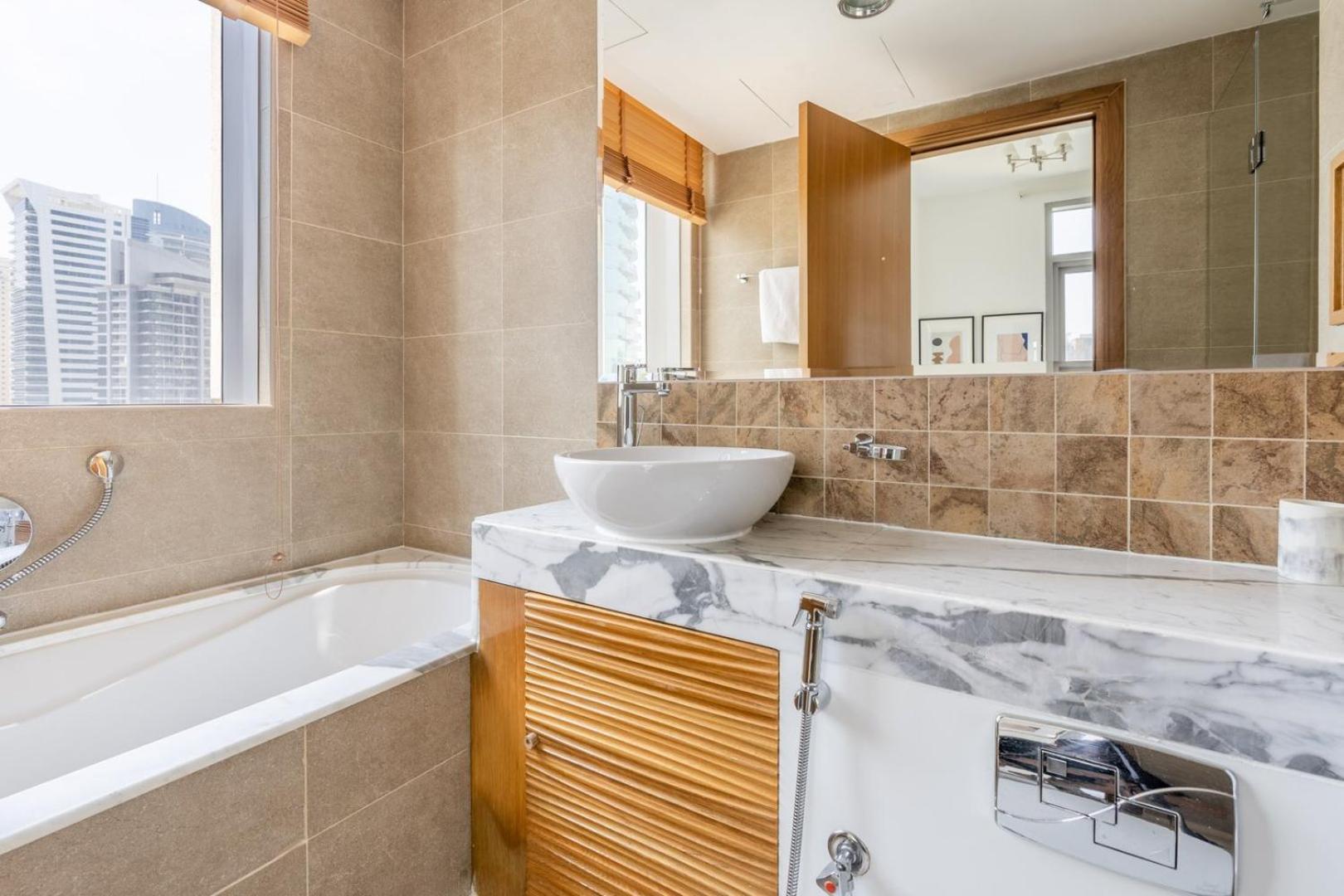 Guestready - Skyview Home With Marina View Dubai Bagian luar foto
